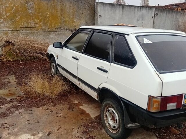 Белый ВАЗ 2109, объемом двигателя 0 л и пробегом 160 тыс. км за 834 $, фото 3 на Automoto.ua