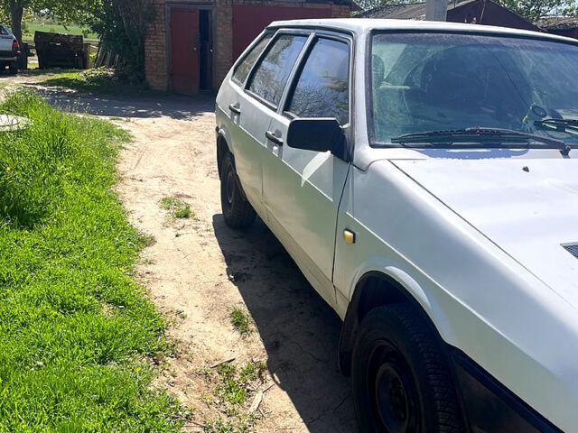 Белый ВАЗ 2109, объемом двигателя 1.3 л и пробегом 300 тыс. км за 950 $, фото 1 на Automoto.ua