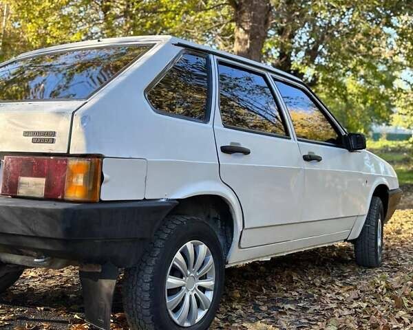 Белый ВАЗ 2109, объемом двигателя 1.3 л и пробегом 200 тыс. км за 900 $, фото 5 на Automoto.ua