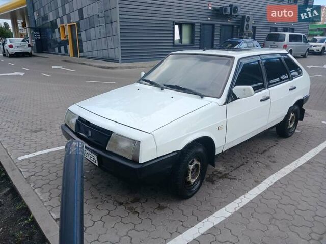 Белый ВАЗ 2109, объемом двигателя 1.3 л и пробегом 200 тыс. км за 900 $, фото 1 на Automoto.ua