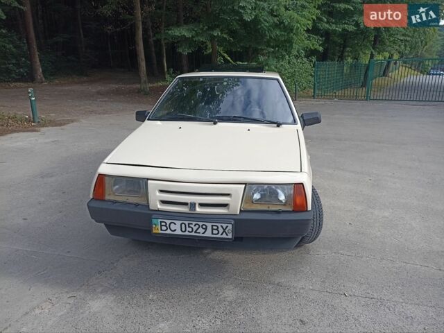 Белый ВАЗ 2109, объемом двигателя 1.3 л и пробегом 318 тыс. км за 318 $, фото 4 на Automoto.ua