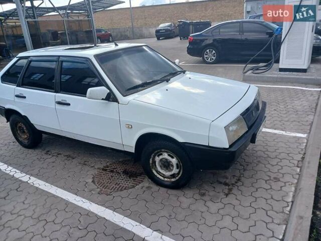 Белый ВАЗ 2109, объемом двигателя 1.3 л и пробегом 200 тыс. км за 900 $, фото 4 на Automoto.ua