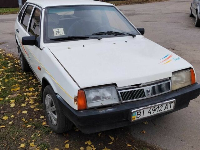 Белый ВАЗ 2109, объемом двигателя 1.5 л и пробегом 200 тыс. км за 650 $, фото 2 на Automoto.ua