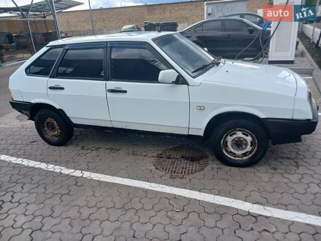 Белый ВАЗ 2109, объемом двигателя 1.3 л и пробегом 200 тыс. км за 900 $, фото 3 на Automoto.ua