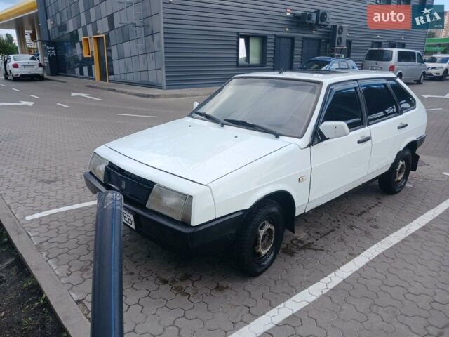Белый ВАЗ 2109, объемом двигателя 1.3 л и пробегом 200 тыс. км за 900 $, фото 2 на Automoto.ua