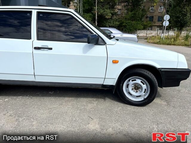 Белый ВАЗ 2109, объемом двигателя 1.5 л и пробегом 133 тыс. км за 2000 $, фото 4 на Automoto.ua