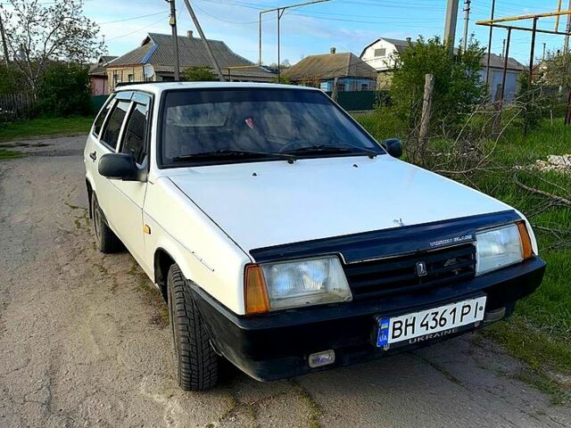 Белый ВАЗ 2109, объемом двигателя 1.5 л и пробегом 165 тыс. км за 1250 $, фото 2 на Automoto.ua