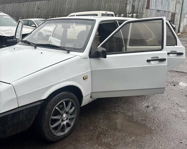 Белый ВАЗ 2109, объемом двигателя 1.3 л и пробегом 100 тыс. км за 1300 $, фото 4 на Automoto.ua