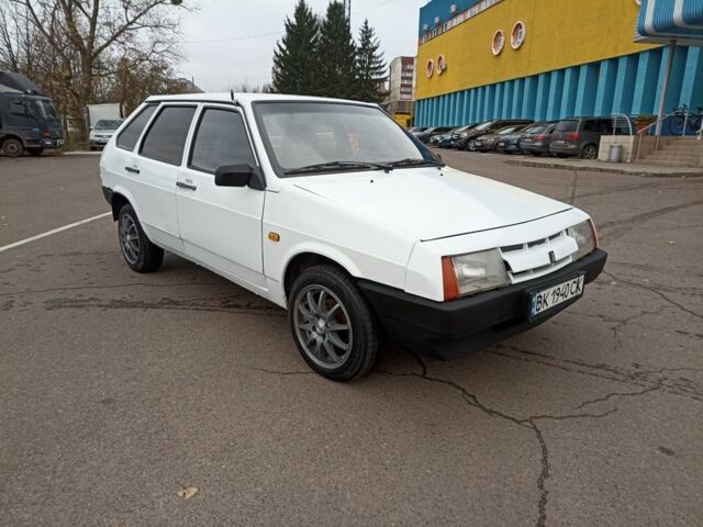 Белый ВАЗ 2109, объемом двигателя 1.3 л и пробегом 250 тыс. км за 1000 $, фото 3 на Automoto.ua