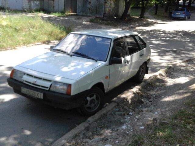 Белый ВАЗ 2109, объемом двигателя 1.5 л и пробегом 220 тыс. км за 1196 $, фото 3 на Automoto.ua