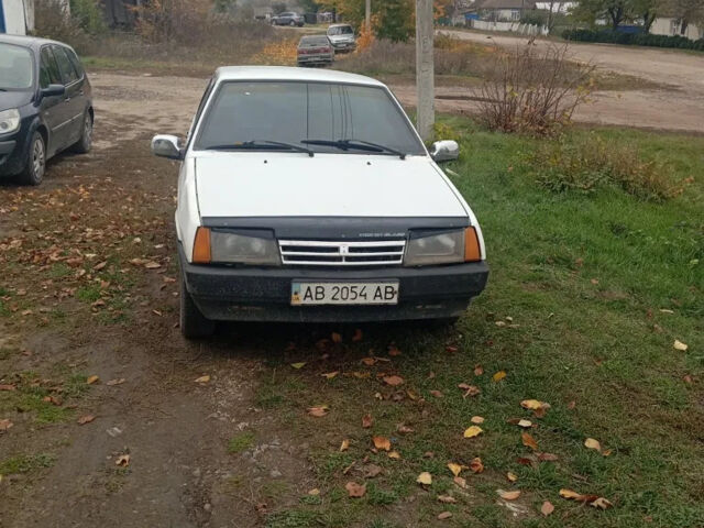 Белый ВАЗ 2109, объемом двигателя 1.3 л и пробегом 200 тыс. км за 600 $, фото 2 на Automoto.ua