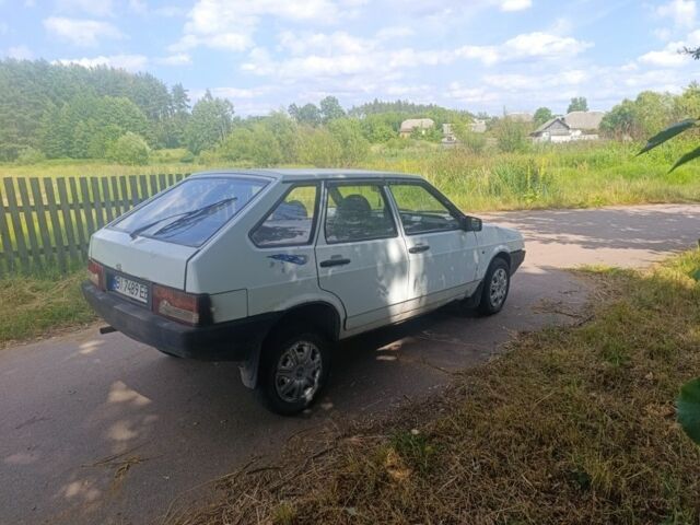 Белый ВАЗ 2109, объемом двигателя 1.3 л и пробегом 200 тыс. км за 536 $, фото 2 на Automoto.ua