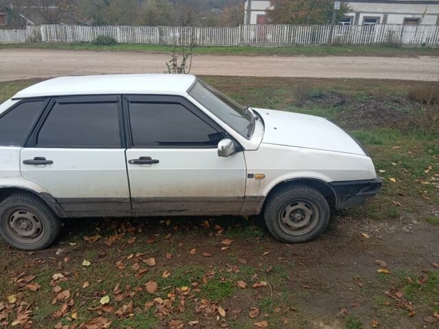 Белый ВАЗ 2109, объемом двигателя 1.3 л и пробегом 200 тыс. км за 600 $, фото 1 на Automoto.ua