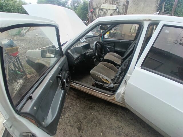 Белый ВАЗ 2109, объемом двигателя 1.5 л и пробегом 71 тыс. км за 594 $, фото 2 на Automoto.ua