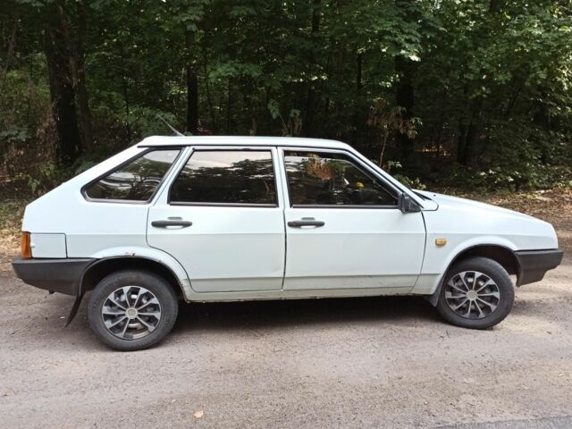 Белый ВАЗ 2109, объемом двигателя 1.5 л и пробегом 25 тыс. км за 1200 $, фото 3 на Automoto.ua