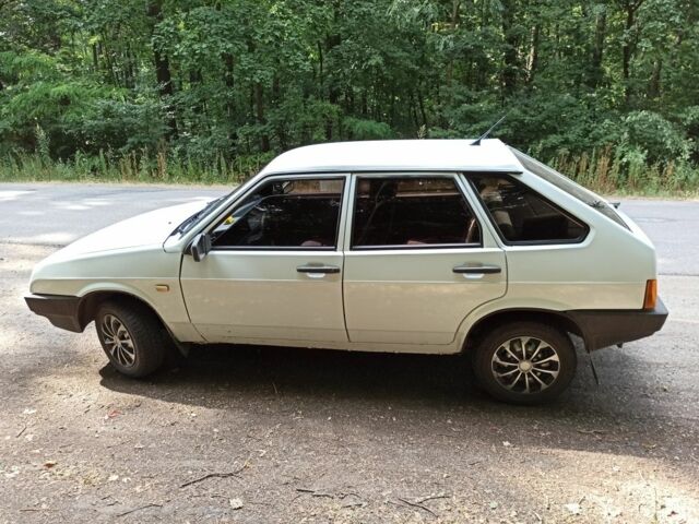 Белый ВАЗ 2109, объемом двигателя 1.5 л и пробегом 25 тыс. км за 1200 $, фото 4 на Automoto.ua