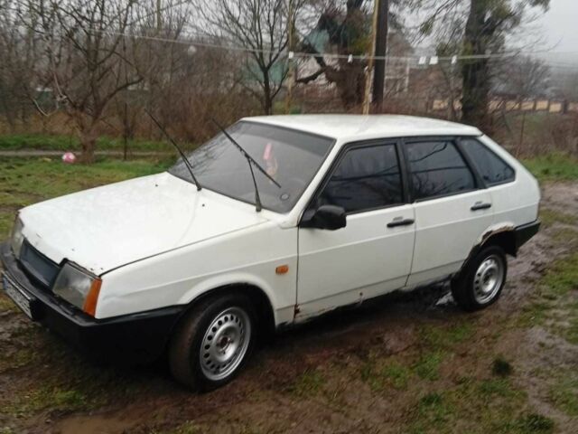 Белый ВАЗ 2109, объемом двигателя 1.5 л и пробегом 200 тыс. км за 650 $, фото 2 на Automoto.ua