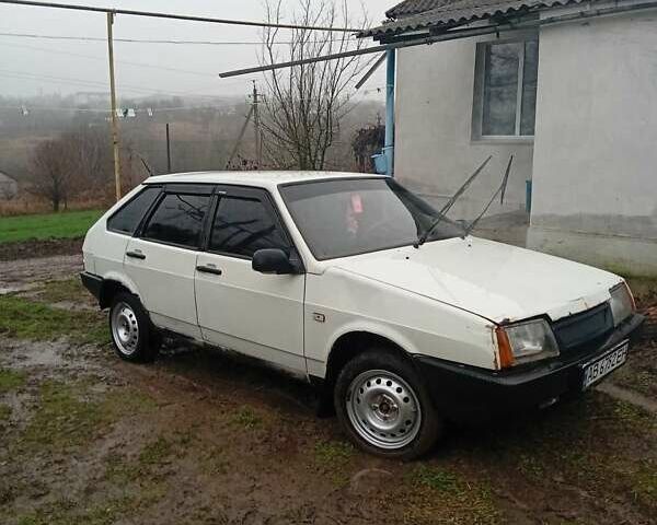 Белый ВАЗ 2109, объемом двигателя 1.5 л и пробегом 200 тыс. км за 650 $, фото 2 на Automoto.ua