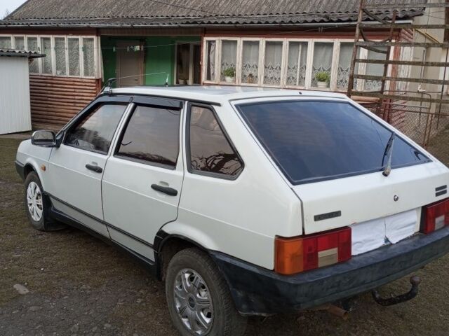 Белый ВАЗ 2109, объемом двигателя 1.5 л и пробегом 100 тыс. км за 1000 $, фото 3 на Automoto.ua