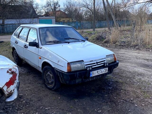 Белый ВАЗ 2109, объемом двигателя 1.5 л и пробегом 100 тыс. км за 600 $, фото 2 на Automoto.ua