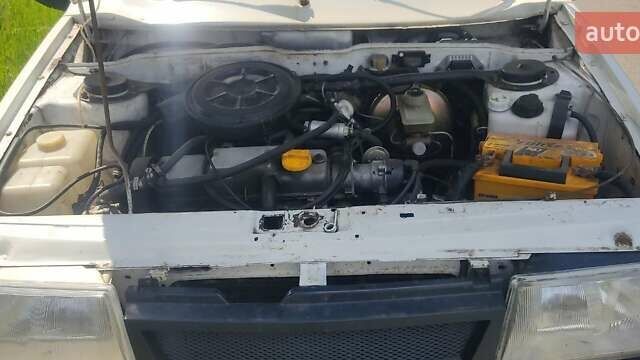 Белый ВАЗ 2109, объемом двигателя 1.5 л и пробегом 34 тыс. км за 1500 $, фото 4 на Automoto.ua