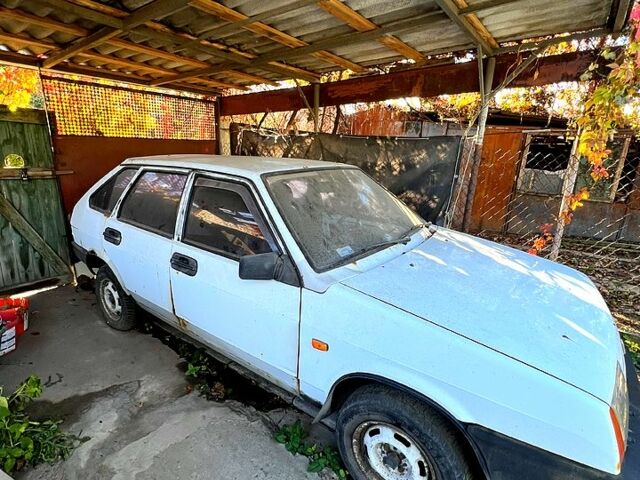 Белый ВАЗ 2109, объемом двигателя 1.5 л и пробегом 300 тыс. км за 950 $, фото 3 на Automoto.ua