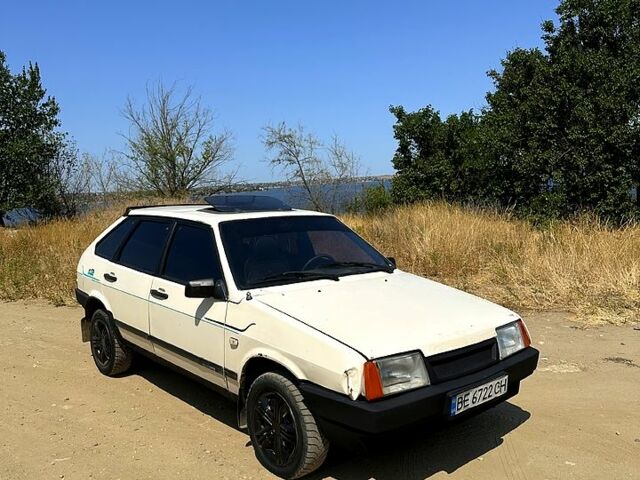 Белый ВАЗ 2109, объемом двигателя 1.5 л и пробегом 150 тыс. км за 1200 $, фото 2 на Automoto.ua