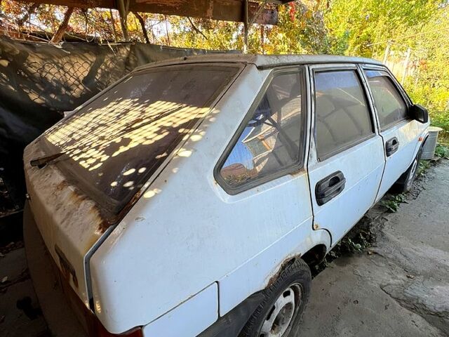 Белый ВАЗ 2109, объемом двигателя 1.5 л и пробегом 300 тыс. км за 950 $, фото 1 на Automoto.ua