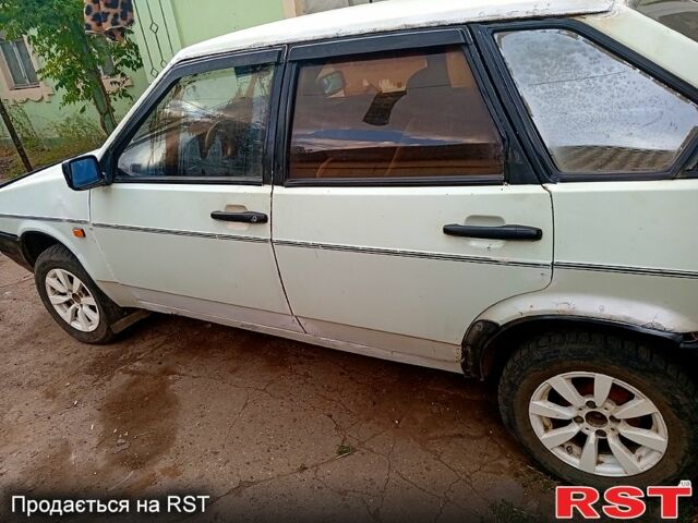 Белый ВАЗ 2109, объемом двигателя 1.5 л и пробегом 290 тыс. км за 500 $, фото 1 на Automoto.ua