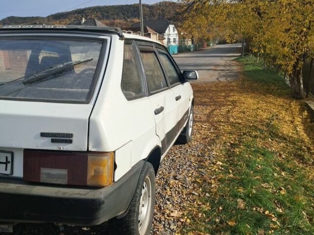 Белый ВАЗ 2109, объемом двигателя 0 л и пробегом 250 тыс. км за 500 $, фото 1 на Automoto.ua