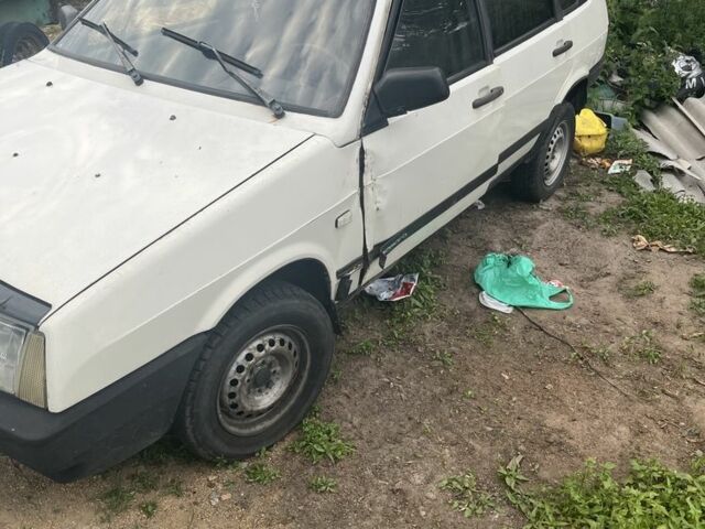 Белый ВАЗ 2109, объемом двигателя 1.4 л и пробегом 100 тыс. км за 649 $, фото 6 на Automoto.ua