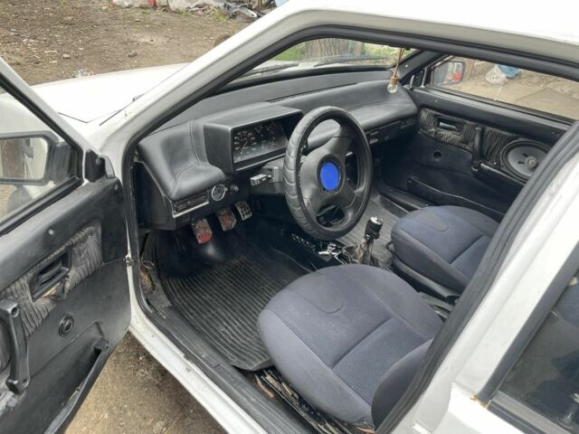 Белый ВАЗ 2109, объемом двигателя 1.5 л и пробегом 226 тыс. км за 650 $, фото 4 на Automoto.ua