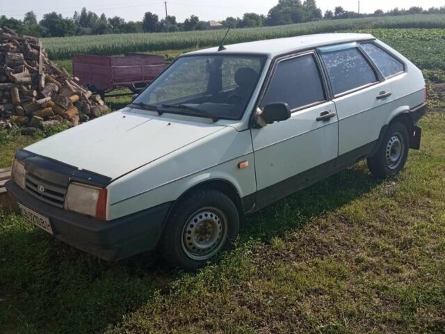 Белый ВАЗ 2109, объемом двигателя 1.5 л и пробегом 300 тыс. км за 400 $, фото 3 на Automoto.ua