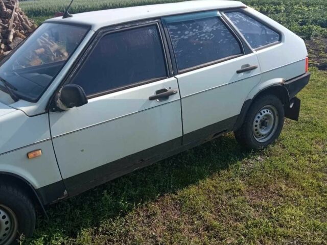 Белый ВАЗ 2109, объемом двигателя 1.5 л и пробегом 300 тыс. км за 400 $, фото 1 на Automoto.ua