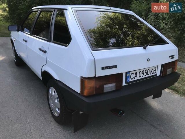 Белый ВАЗ 2109, объемом двигателя 1.5 л и пробегом 200 тыс. км за 1650 $, фото 2 на Automoto.ua