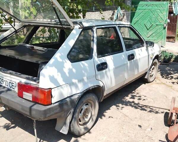 Белый ВАЗ 2109, объемом двигателя 1.5 л и пробегом 250 тыс. км за 1000 $, фото 1 на Automoto.ua