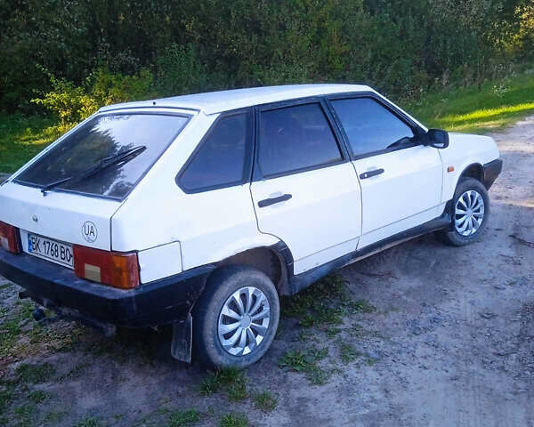 Белый ВАЗ 2109, объемом двигателя 1.5 л и пробегом 30 тыс. км за 880 $, фото 2 на Automoto.ua