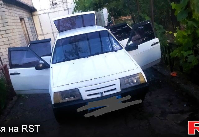 Белый ВАЗ 2109, объемом двигателя 1.6 л и пробегом 0 тыс. км за 900 $, фото 2 на Automoto.ua