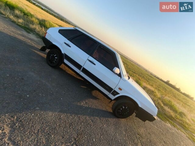 Белый ВАЗ 2109, объемом двигателя 1.5 л и пробегом 130 тыс. км за 1950 $, фото 1 на Automoto.ua