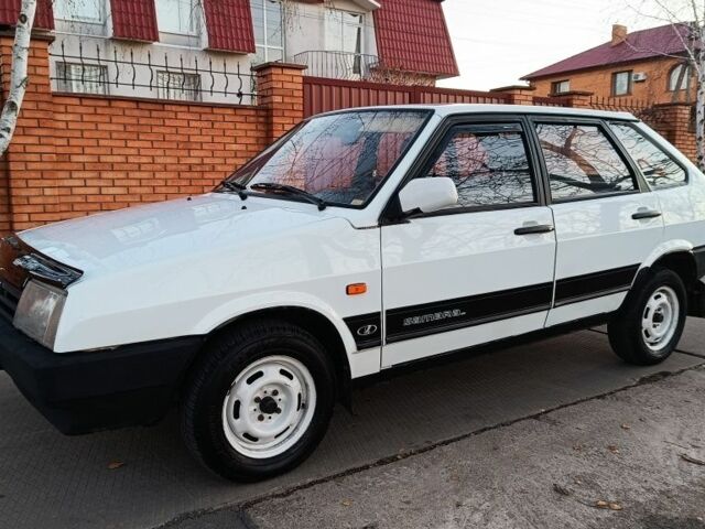 Белый ВАЗ 2109, объемом двигателя 1.3 л и пробегом 128 тыс. км за 1950 $, фото 1 на Automoto.ua