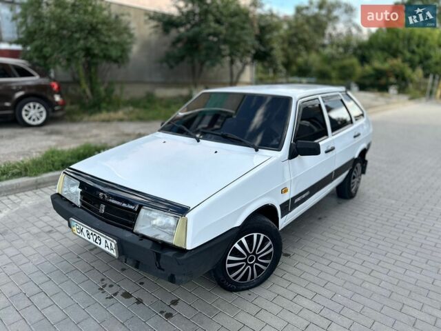 Белый ВАЗ 2109, объемом двигателя 1.5 л и пробегом 230 тыс. км за 1399 $, фото 2 на Automoto.ua