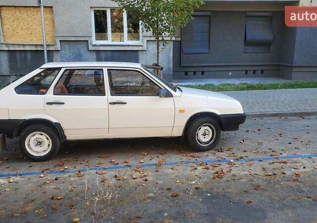 Белый ВАЗ 2109, объемом двигателя 1.5 л и пробегом 210 тыс. км за 1500 $, фото 2 на Automoto.ua