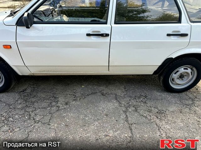 Белый ВАЗ 2109, объемом двигателя 1.5 л и пробегом 25 тыс. км за 3700 $, фото 4 на Automoto.ua