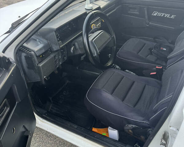 Белый ВАЗ 2109, объемом двигателя 1.5 л и пробегом 244 тыс. км за 1800 $, фото 19 на Automoto.ua