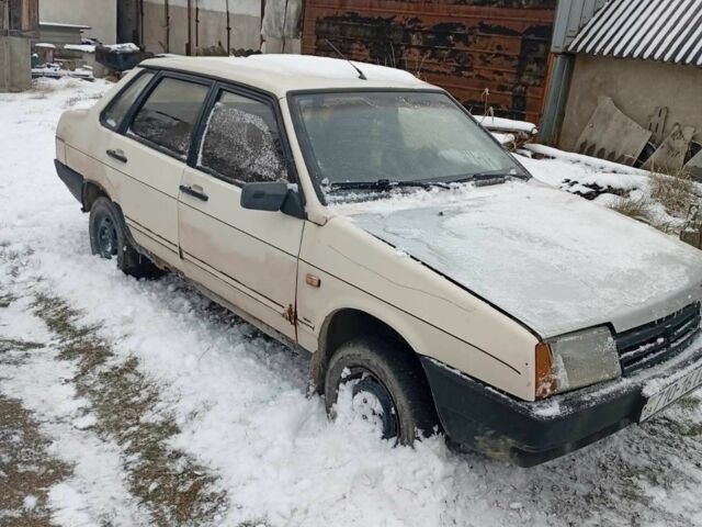 Белый ВАЗ 2109, объемом двигателя 0 л и пробегом 500 тыс. км за 500 $, фото 3 на Automoto.ua