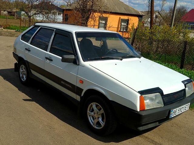 Белый ВАЗ 2109, объемом двигателя 1.6 л и пробегом 0 тыс. км за 1600 $, фото 2 на Automoto.ua