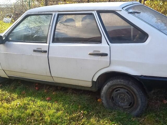 Белый ВАЗ 2109, объемом двигателя 1.5 л и пробегом 50 тыс. км за 400 $, фото 3 на Automoto.ua