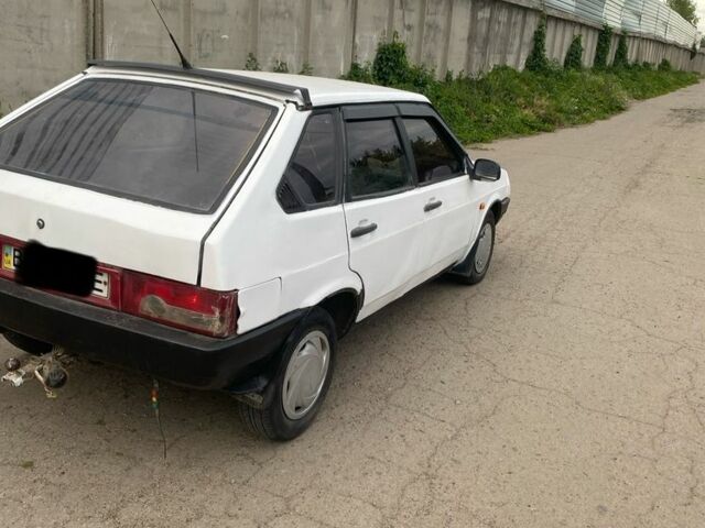 Белый ВАЗ 2109, объемом двигателя 1.3 л и пробегом 200 тыс. км за 700 $, фото 2 на Automoto.ua