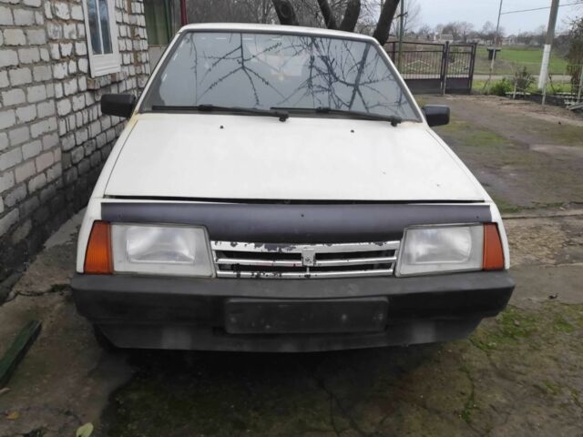 Белый ВАЗ 2109, объемом двигателя 1.3 л и пробегом 300 тыс. км за 834 $, фото 3 на Automoto.ua