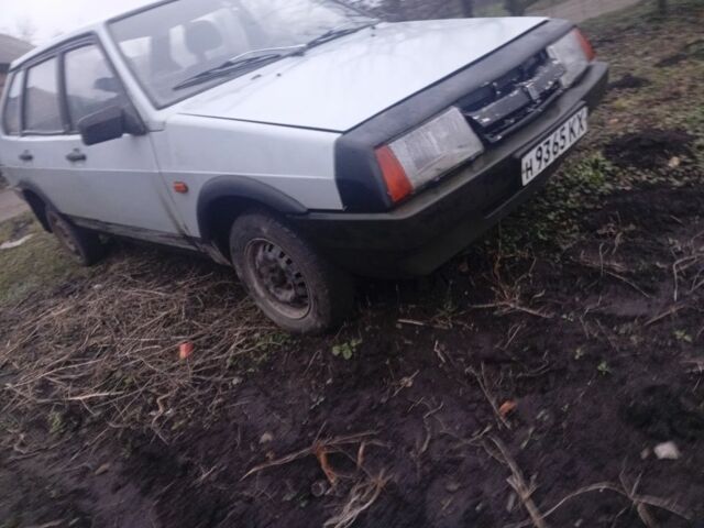 Белый ВАЗ 2109, объемом двигателя 1.5 л и пробегом 65 тыс. км за 450 $, фото 2 на Automoto.ua